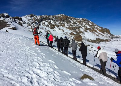 Kilimandscharo Besteigung Vorbereitung: Der letzte Abschnitt zum Gipfel führt durch Schnee