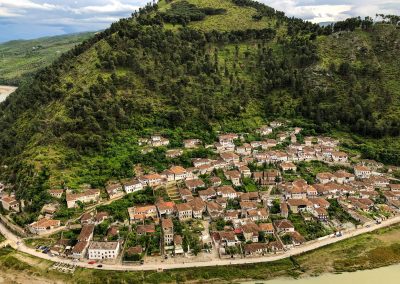 Berat Sehenswürdigkeiten Städte Reise: Blick vom Turm der Burg auf Gorica