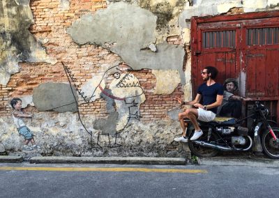 Penang Sehenswürdigkeiten: Street Art in Penang: "Boy on Motorbike"
