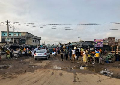 Alltag in den Straßen von Abidjan / Elfenbeinküste