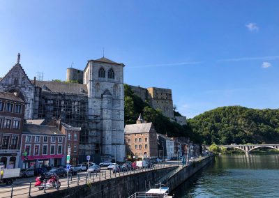Wallonien Belgien Rundreise Route Sehenswürdigkeiten Tipps: Kirche und die Festung Li Tchestia von Huy