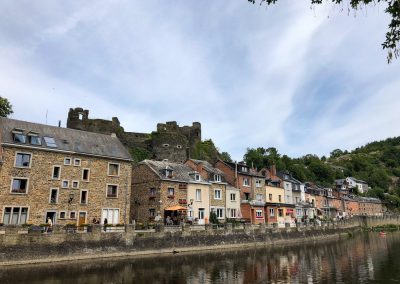 Die Altstadt von La Roche-en-Ardenne mit Burg und alten Häusern