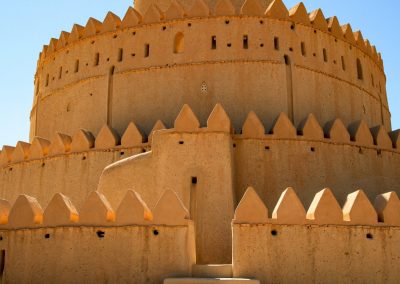 Erklimme die Türme des Jahili Forts