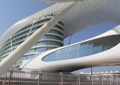 Verpasse nicht die Sehenswürdigkeiten auf Yas Island