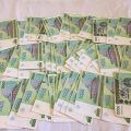 Reise Finanzen Geld sparen Hacks Tipps Budget günstig: Usbekische Som zu günstigem Wechselkurs: Spare Geld bei der Reise - mit den Tipps von JOURNICATION