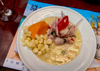 Probiere in Lima Ceviche, das traditionelle Fischgericht