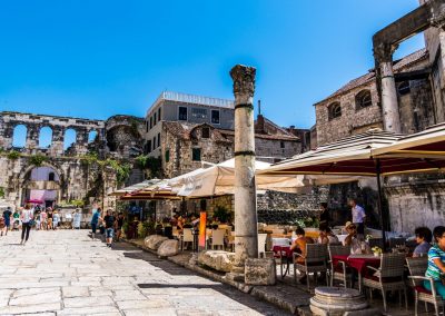 Split Kroatien Sehenswürdigkeiten Highlights ein Tag Balkan backpacking Route Reisetipps Hotel Empfehlung: Überall in der Altstadt von Split findest du Relikte aus der Römerzeit
