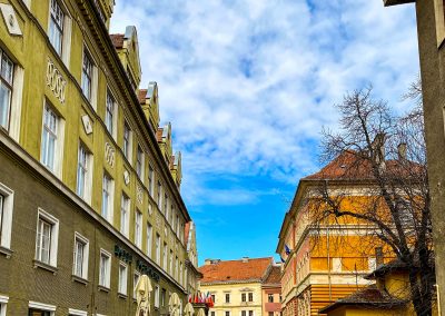 Eine der Altstadtstraßen in Brasov