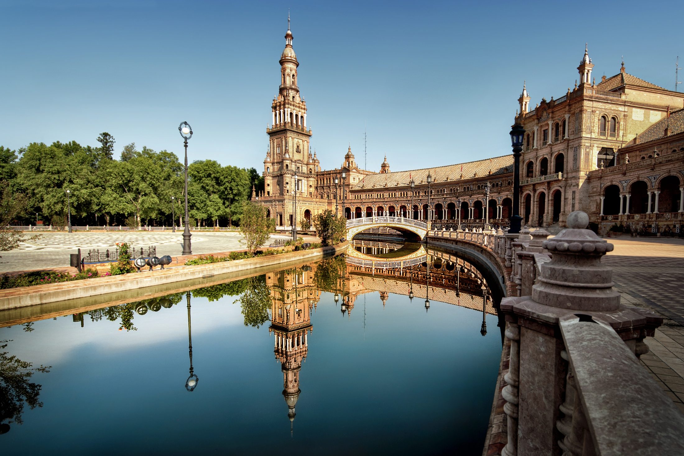 Die Altstadt von Sevilla ist eines der Highlights einer Spanien Reise