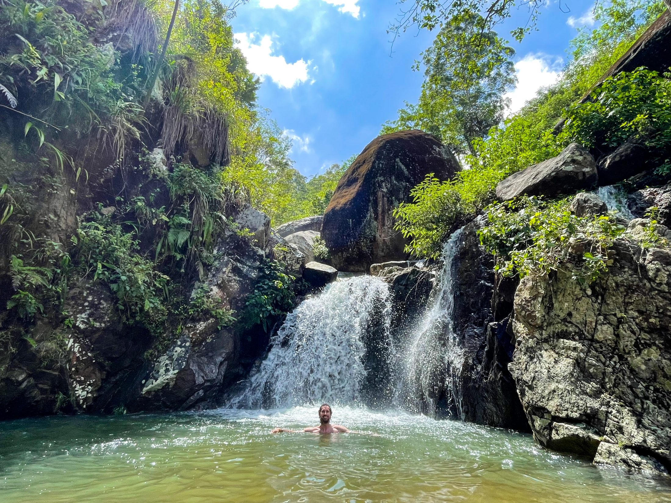 Schwimmen im Secret Waterfall bei Ella