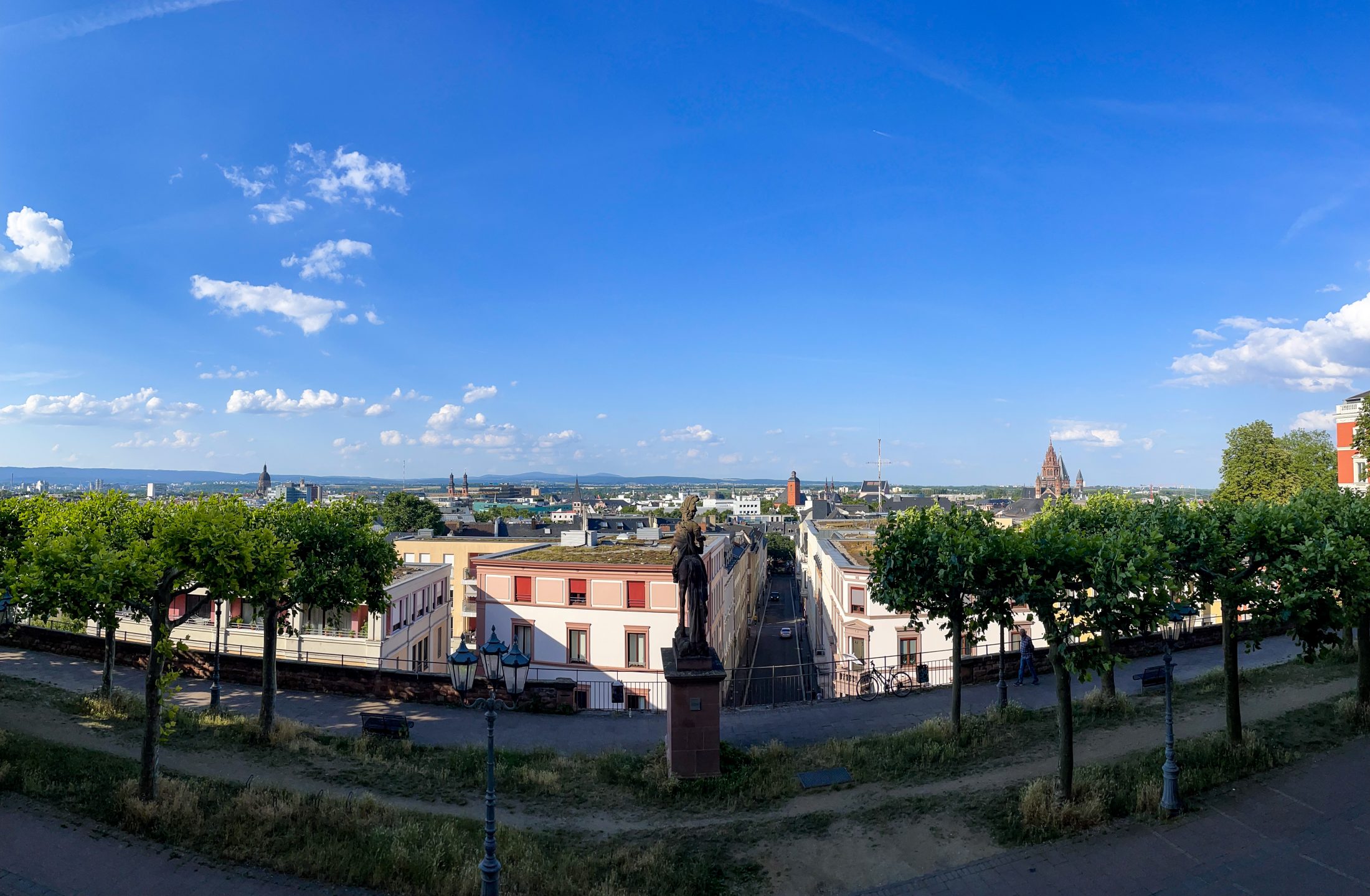 Ausblick von den Kupferberg Terrassen über Mainz