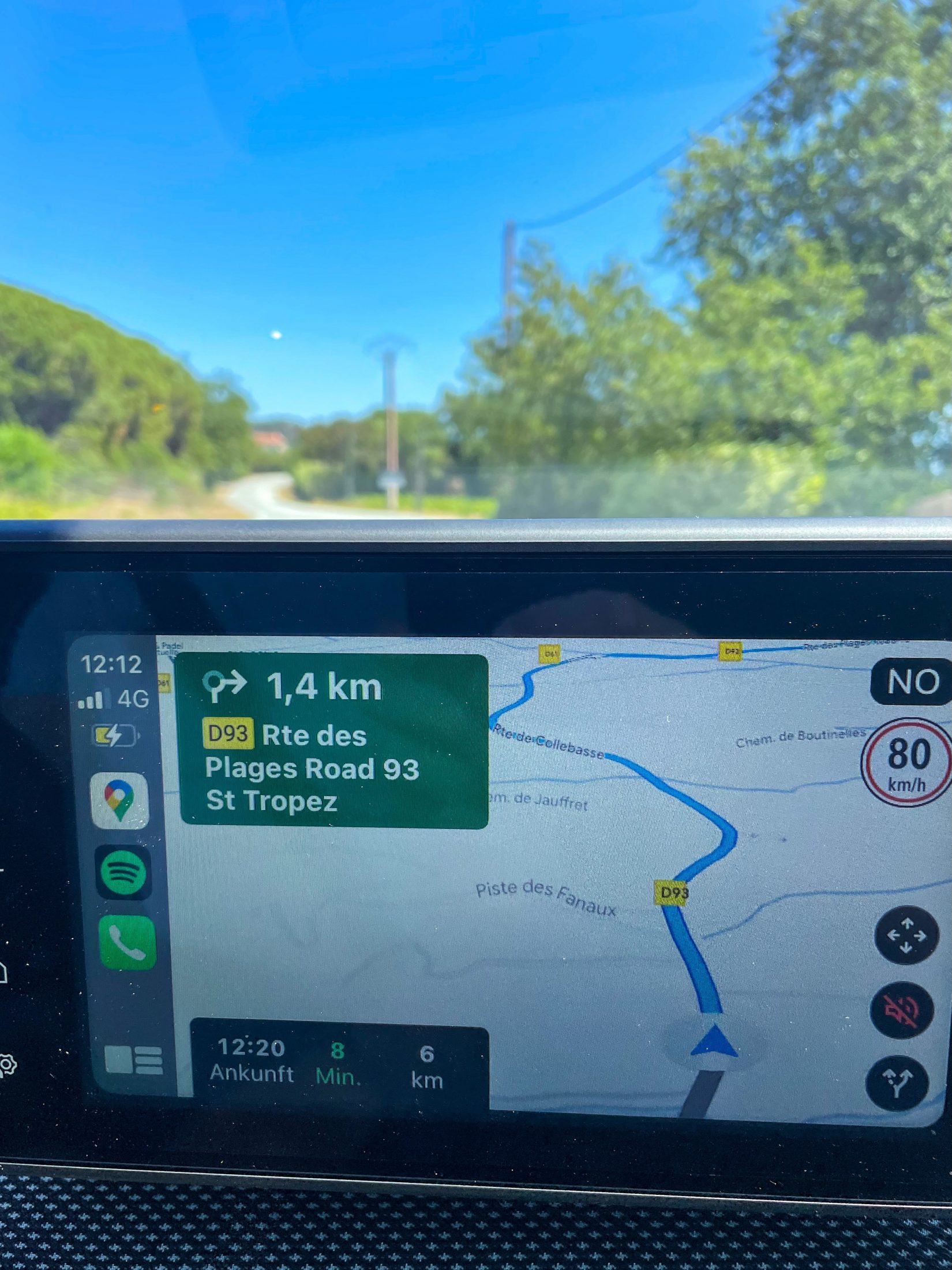 In the rented car one has navigation up directly to the goal