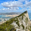 Ein Tag in Gibraltar Felsen Sehenswürdigkeiten Highlights Reisetipps: Ausblick von der Spitze des Berges von der Bergstation der Seilbahn