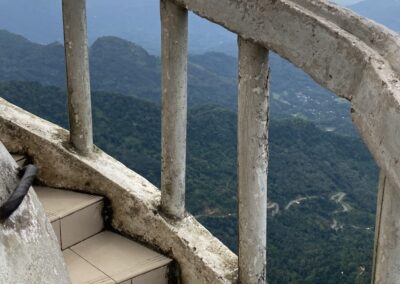 Die Stufen auf dem Ambuluwawa Tower werden immer enger