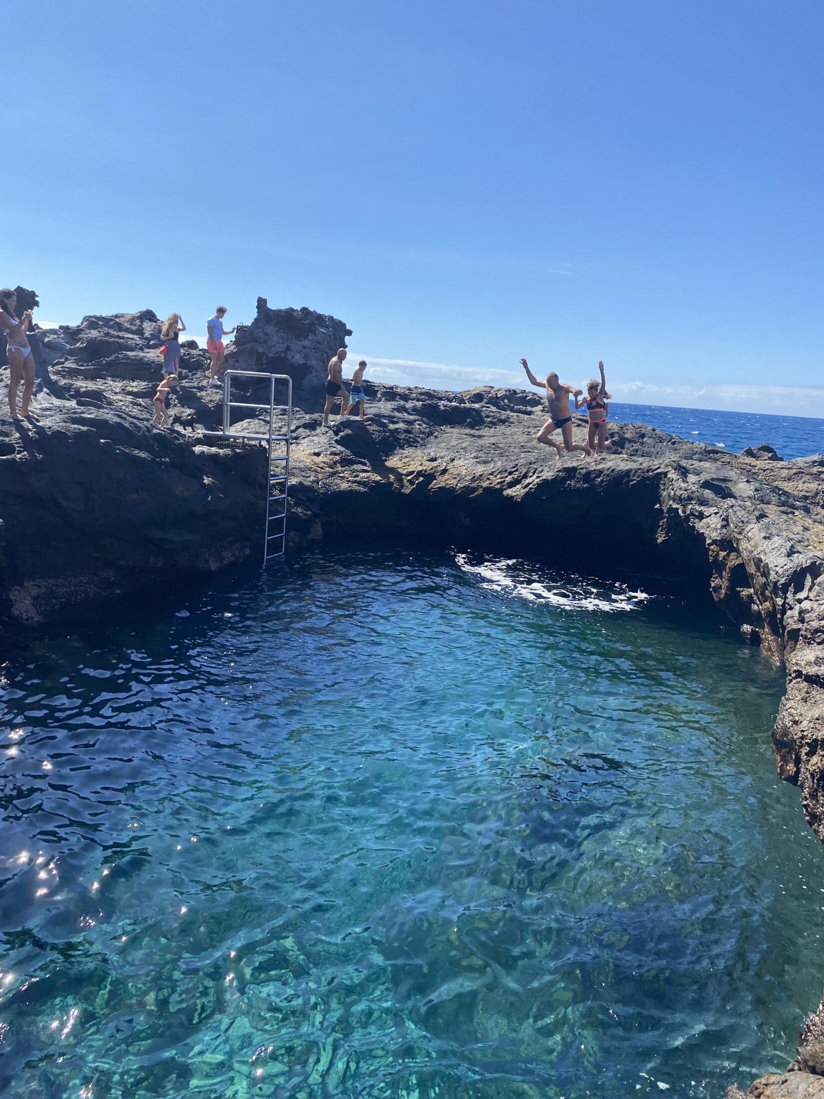 Teneriffa Sehenswürdigkeiten Highlights Rundreise Reisetipps: Springe in die Naturpools Los Abrigos
