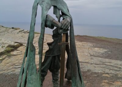 Arthur Statue