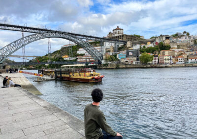 Blick von der Ribeira do Porto auf die Brücke Ponte Luis I und Gaia