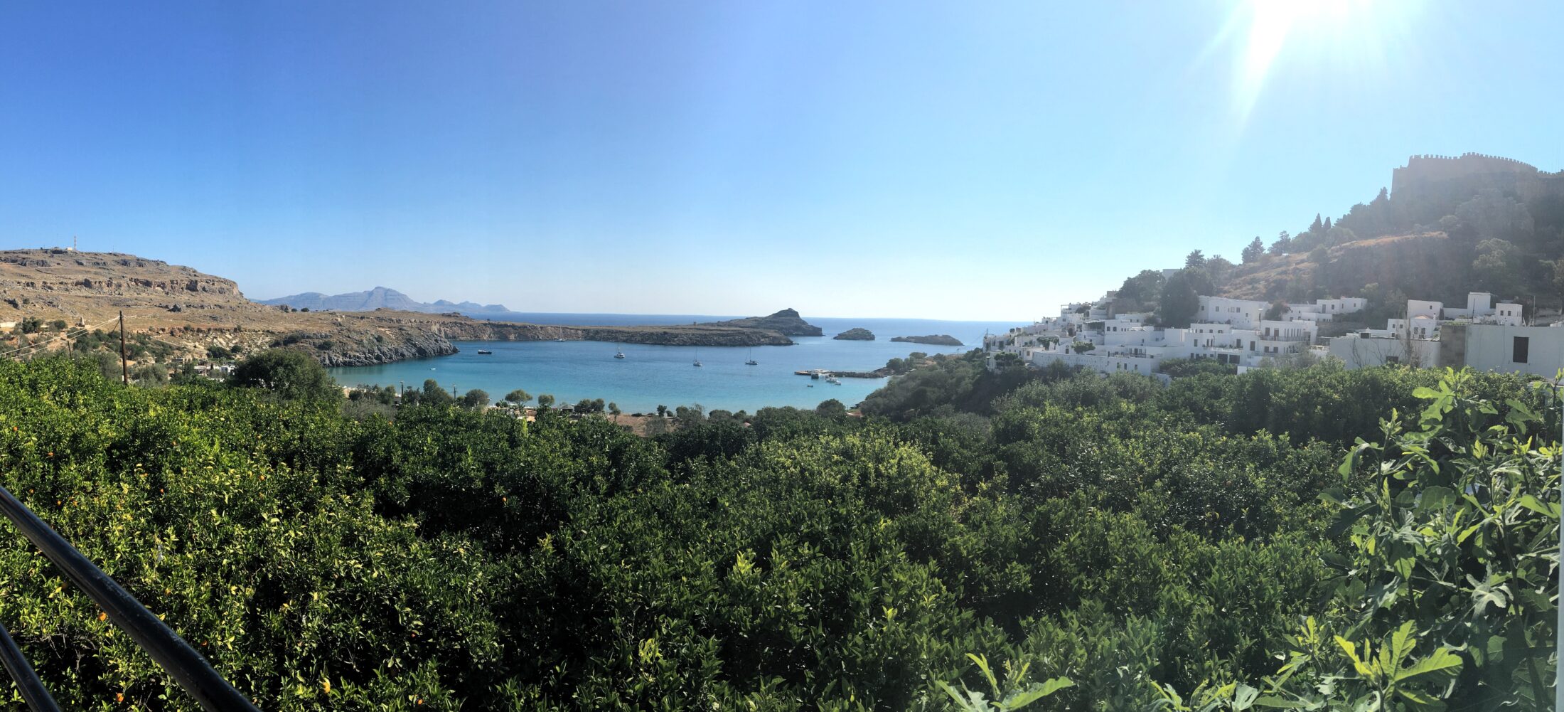 Lindos ist ein malerisches griechisches Dorf ganz in Weiß