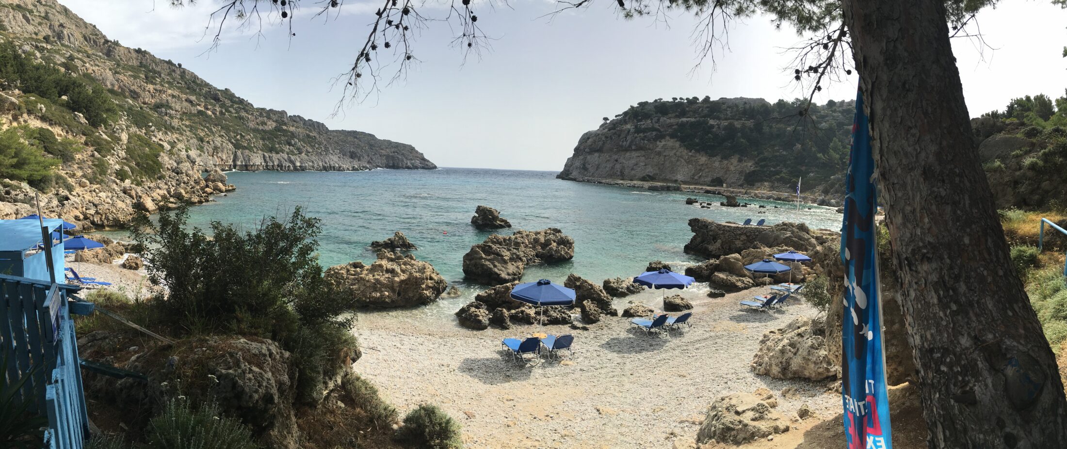 Mietwagen in Rhodos Erfahrungen Sehenswürdigkeiten Tipps sinnvoll: Die Anthony Quinn Bay auf Rhodos wurde nach dem berühmten Schauspieler benannt