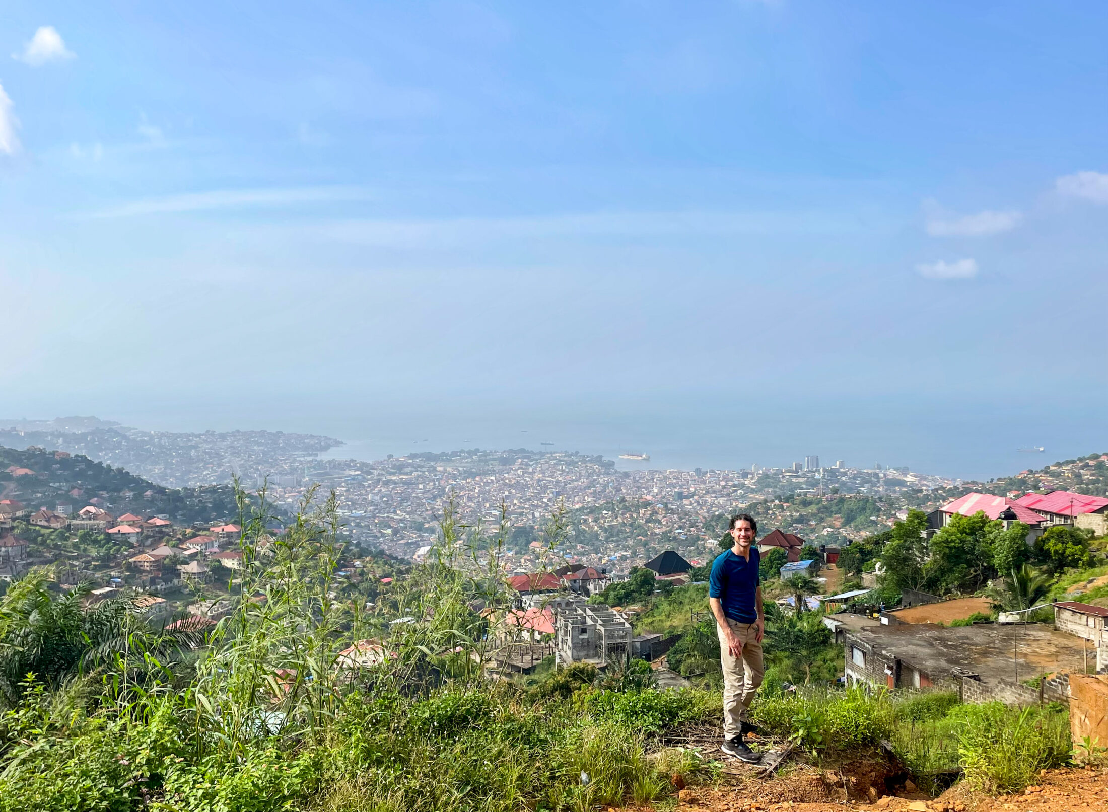Ausblick vom Leicester Peak auf Freetown und das Meer