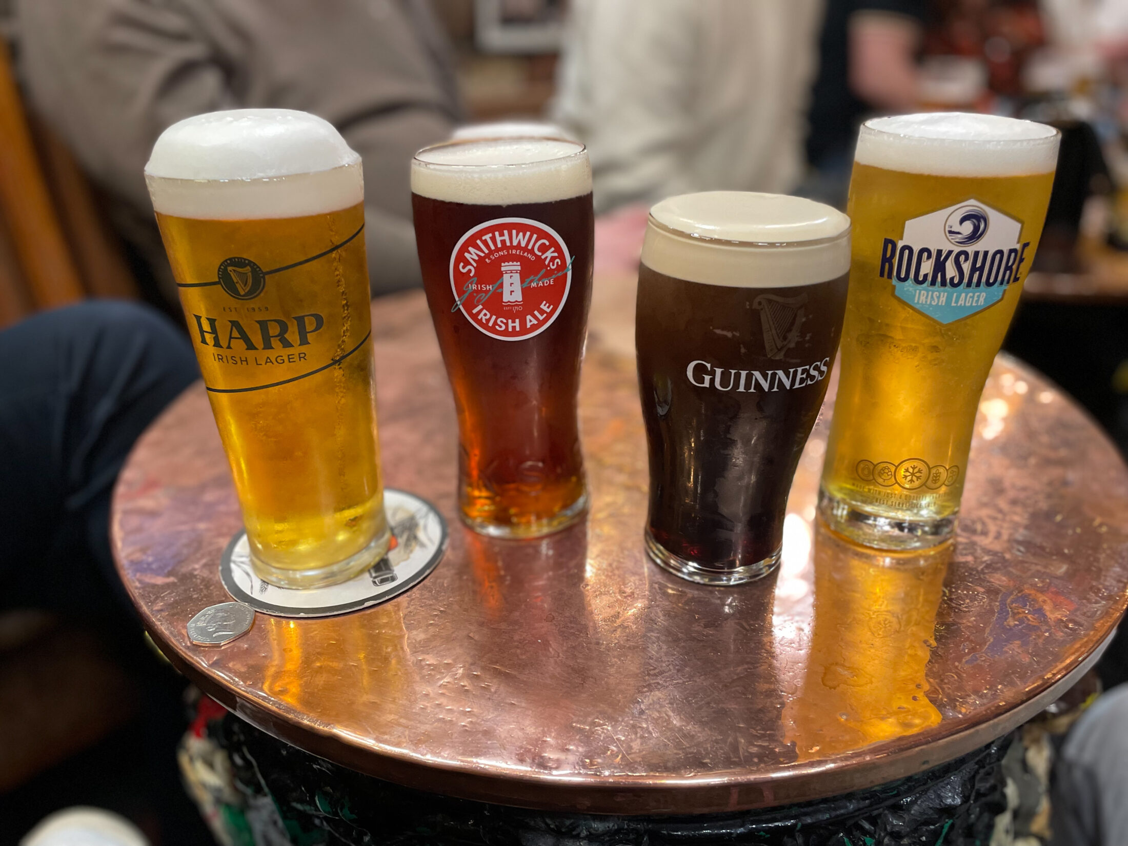 Leckere irische Biere im Pub: Guinness, Harp, Smithicks, Rockshore