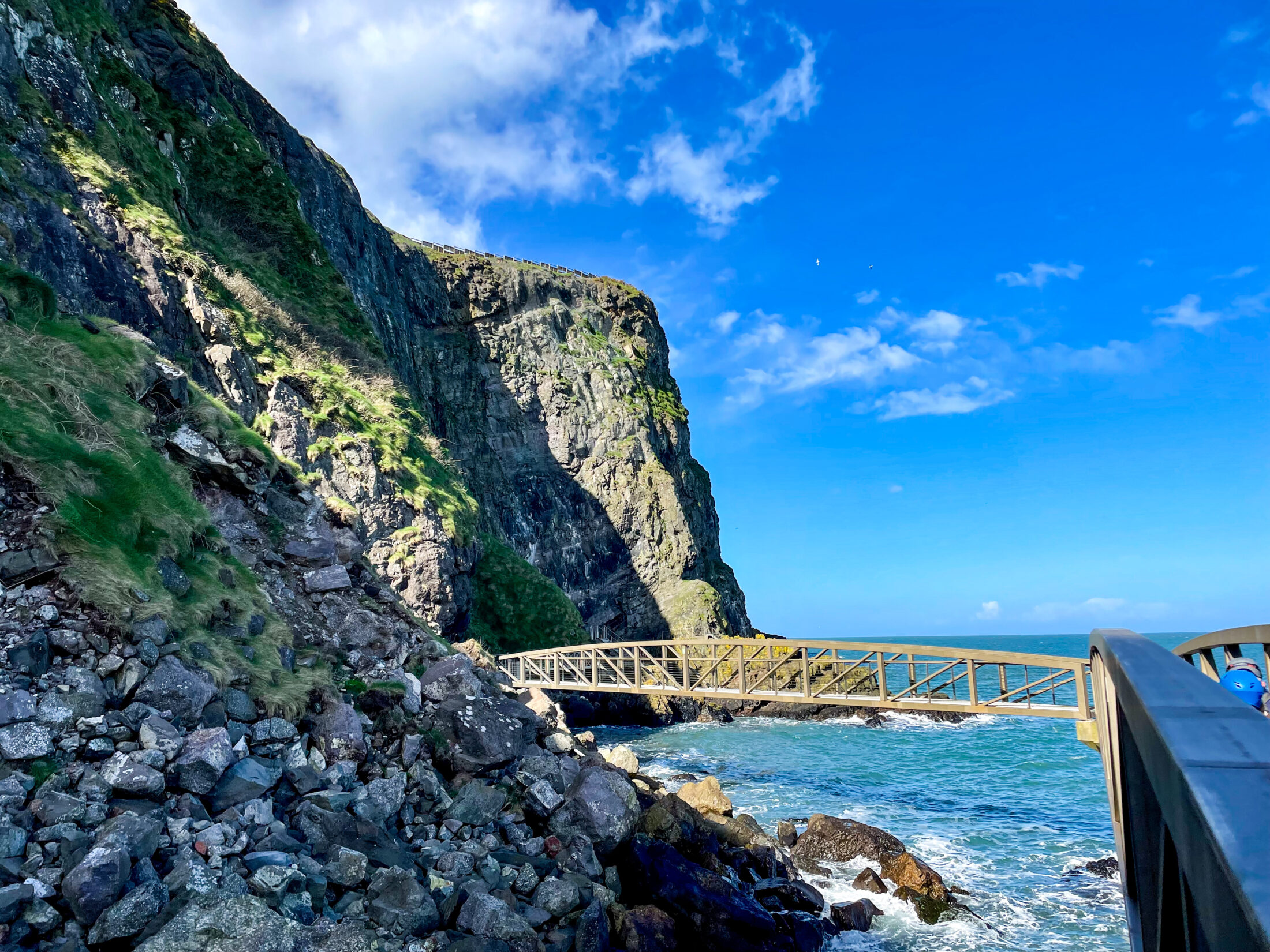 Die Brücken gehören zum Gobbins Cliff Path