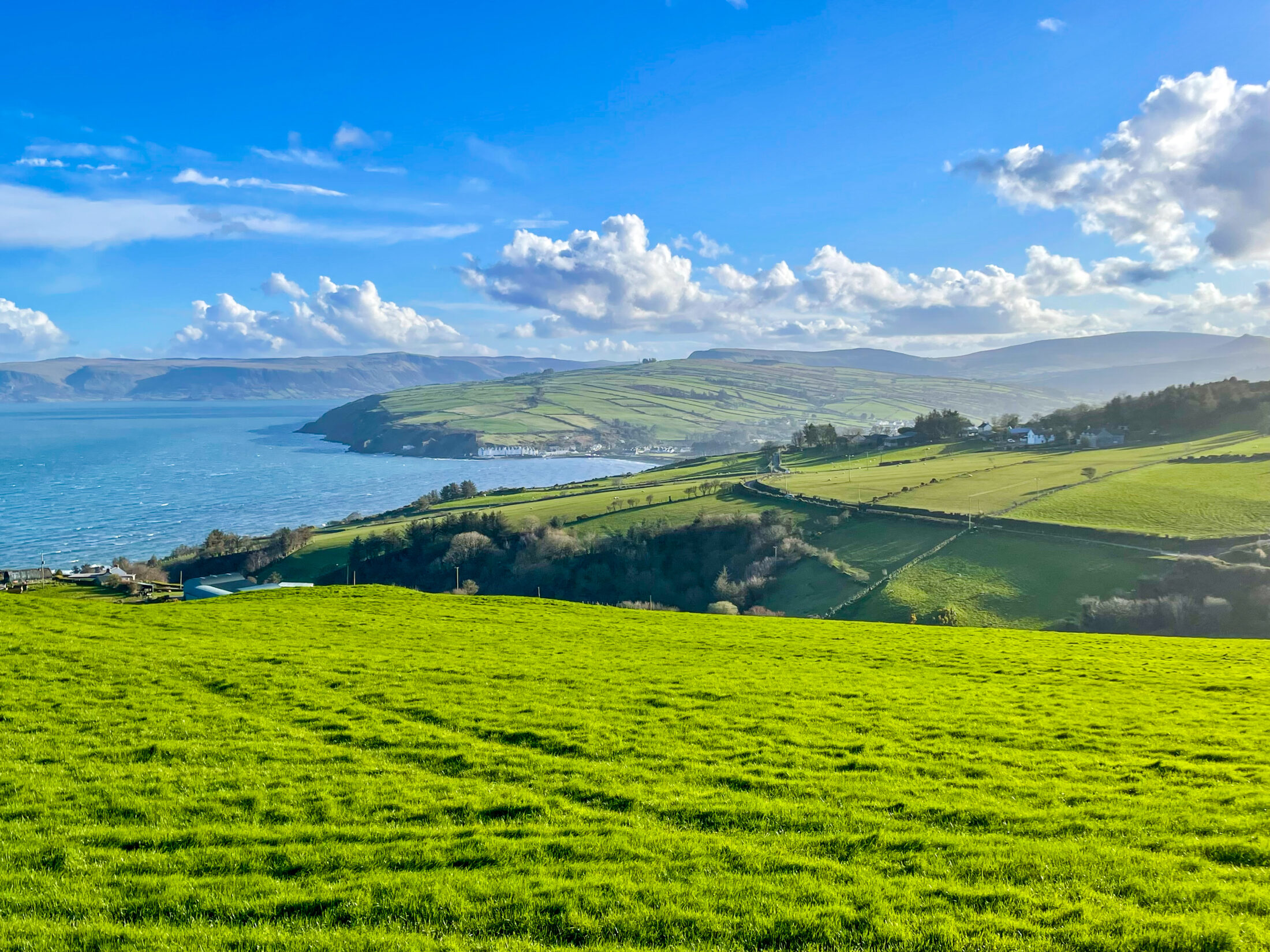 Überall entlang der Causeway Coastal Route hat man gigantische Ausblicke
