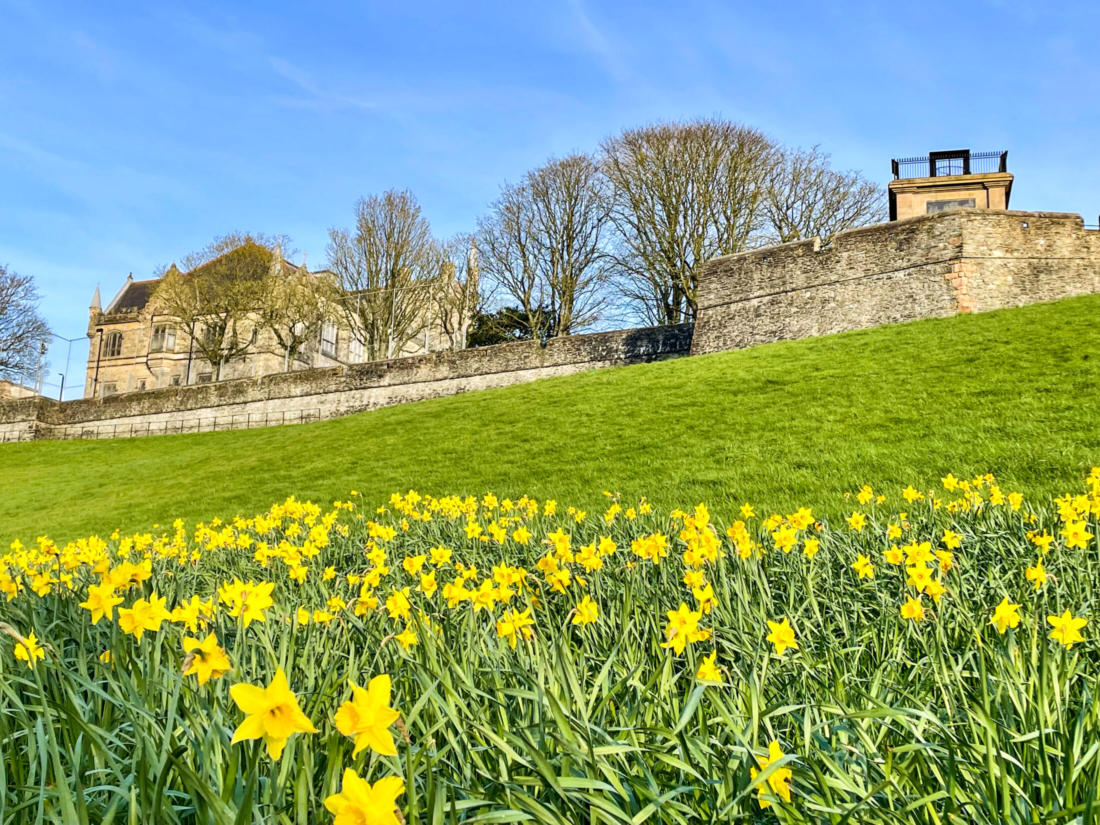 Die berühmten Stadtmauern der "Walled City" von Derry/Londonderry