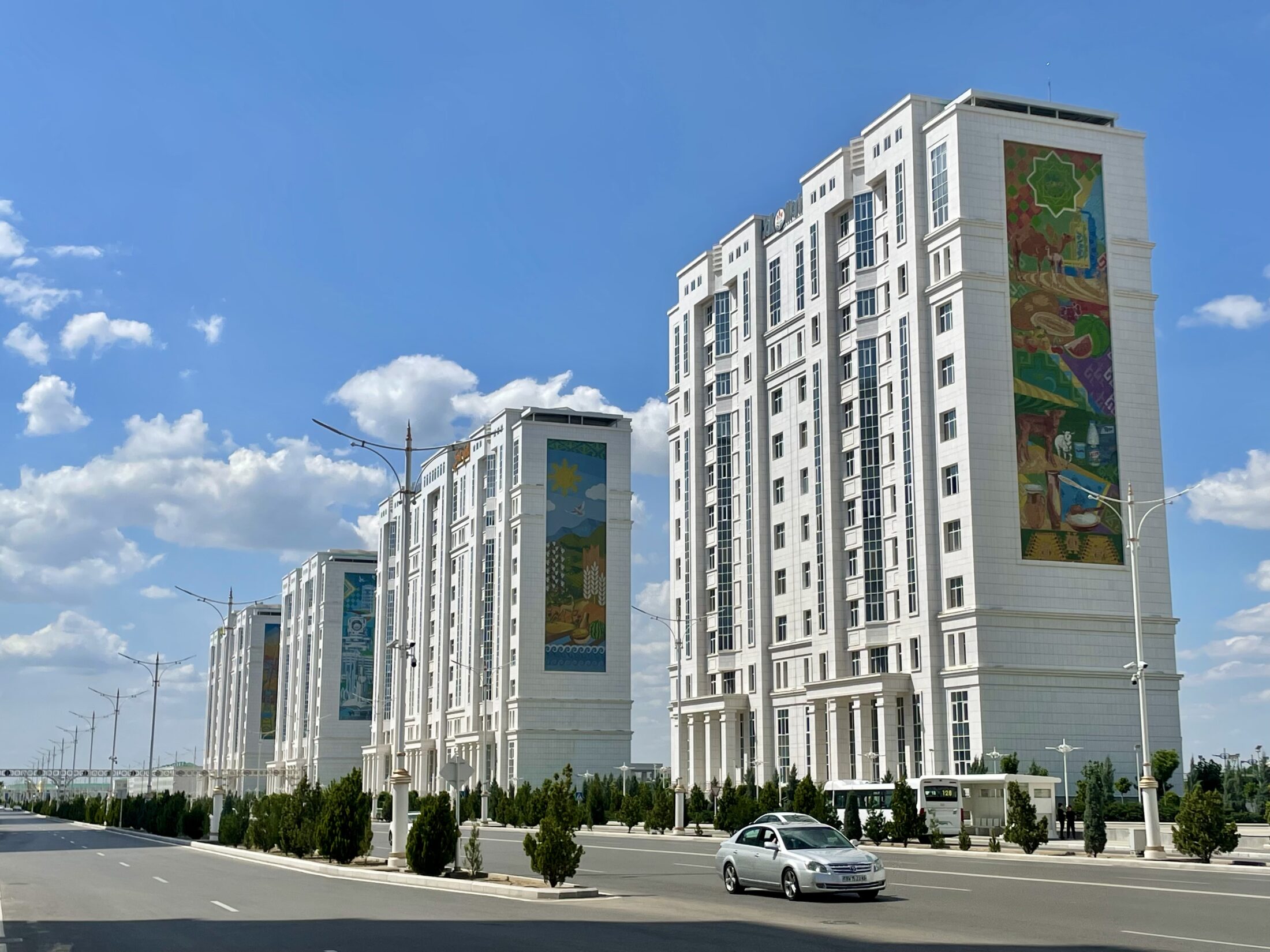 Die TOP 15 Sehenswürdigkeiten in Ashgabat, Turkmenistan + Reisetipps