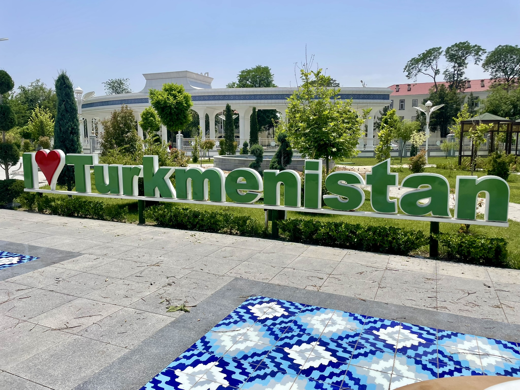 I Love Turkmenistan Schriftzug im Tashkent Park
