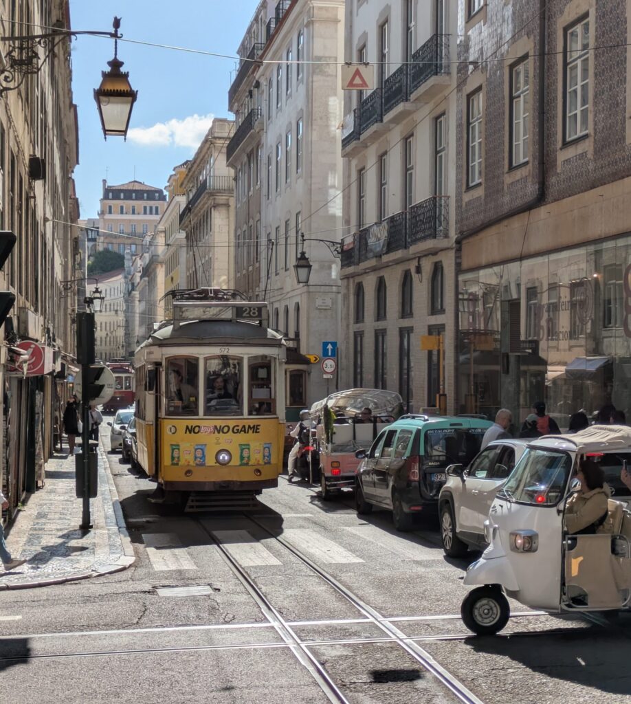 Tram 28E in Lissabon.
