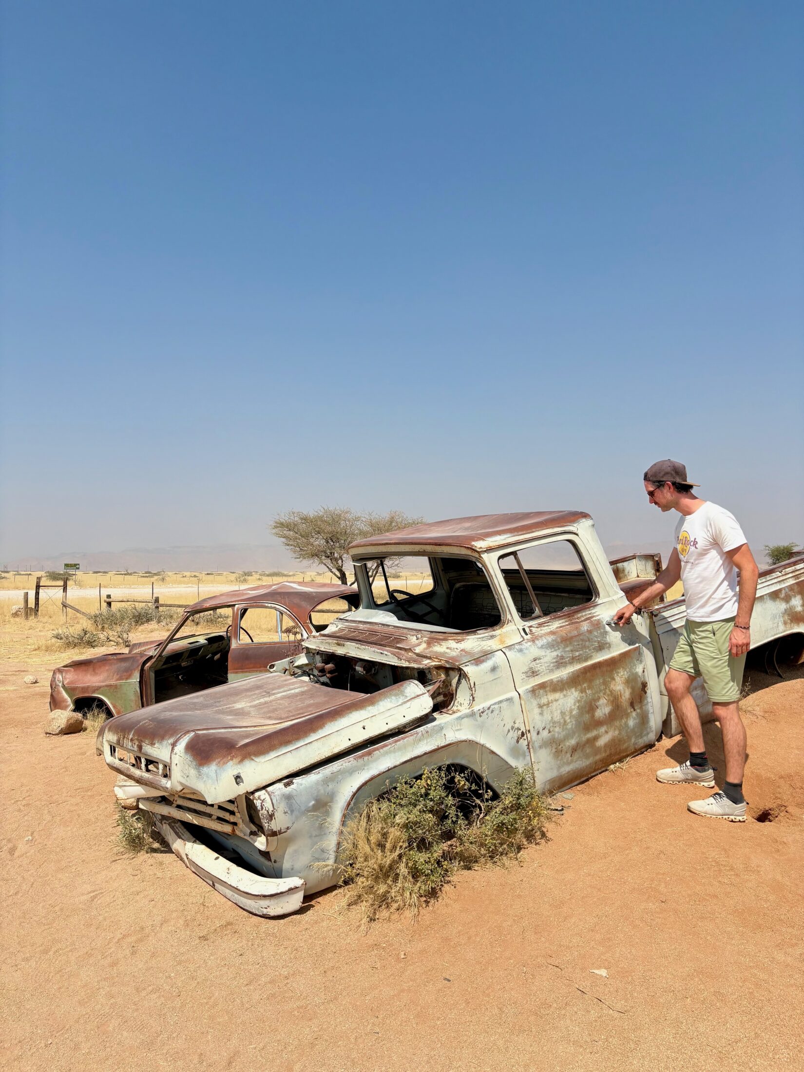 Verrosteter Oldtimer in Solitaire beim Wanderhosen Langzeittest 