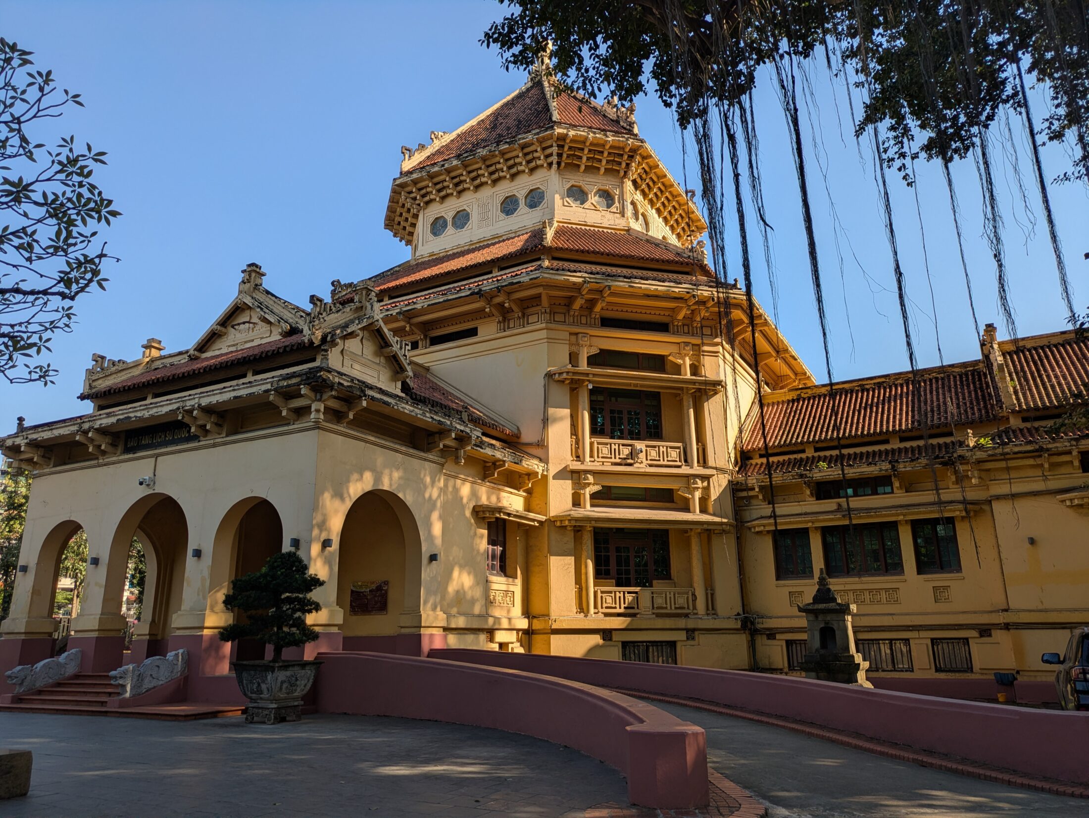 Hanoi Sehenswürdigkeiten Insider-Tipps: Eine Pagode mit kolonialzeitlich geprägter Architektur im Französischen Viertel.