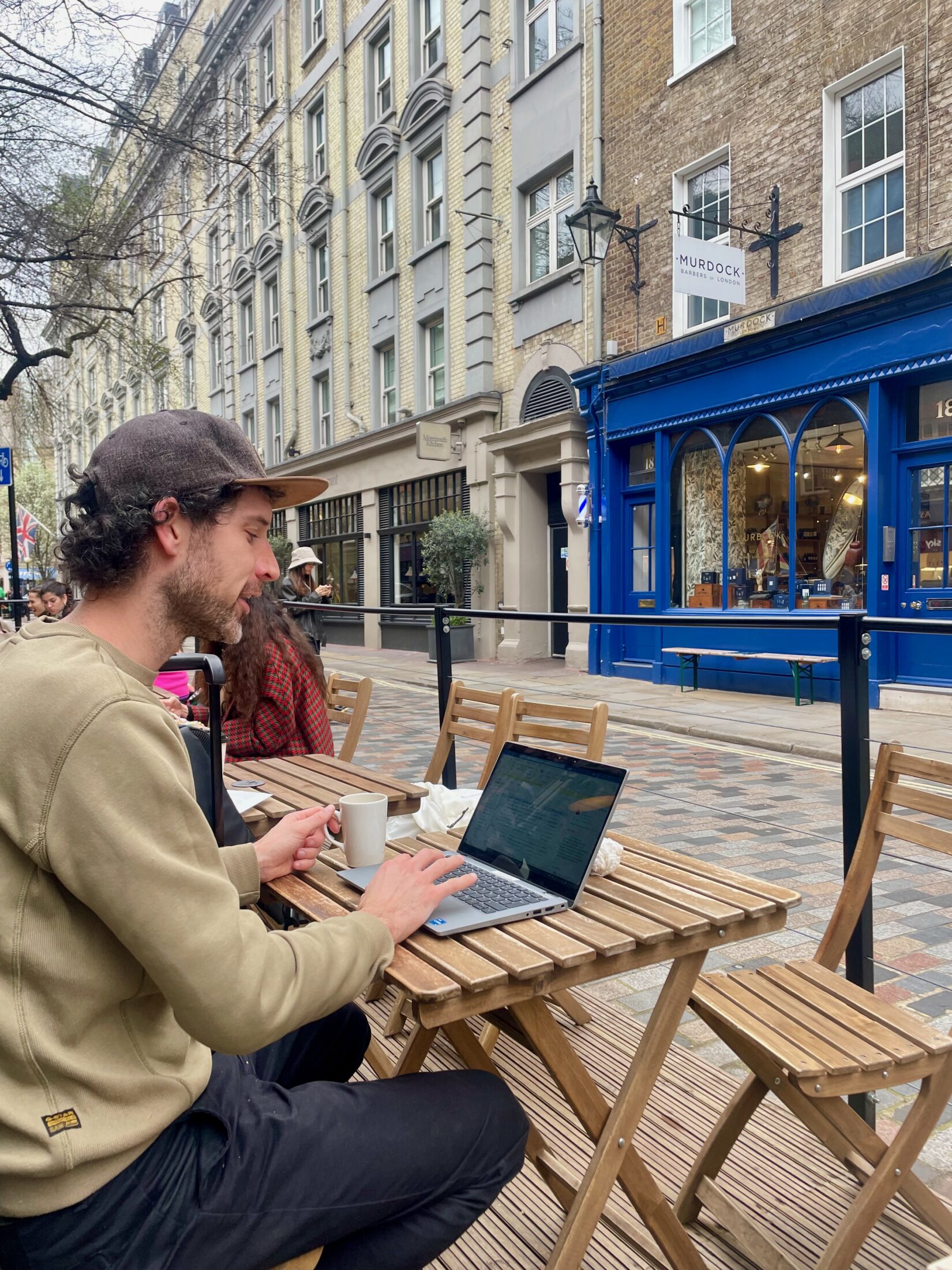 finanzielle Freiheit Reiseblogger Aktien Dividenden Investieren: Arbeiten in London und langfristig Vermögen durch Investieren aufbauen.