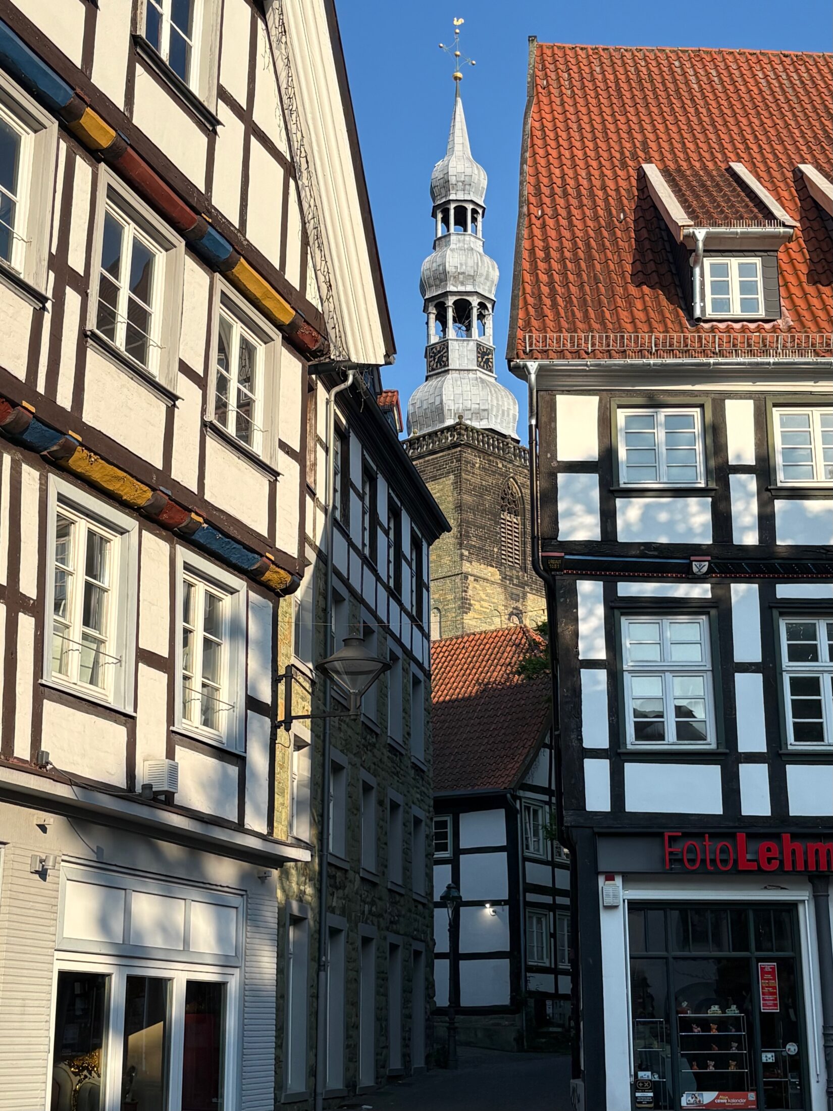 Kirchturm über der Altstadt von Soest, eines der Highlights eines NRW-Wochenendes mit Möhnesee und Bad Sassendorf